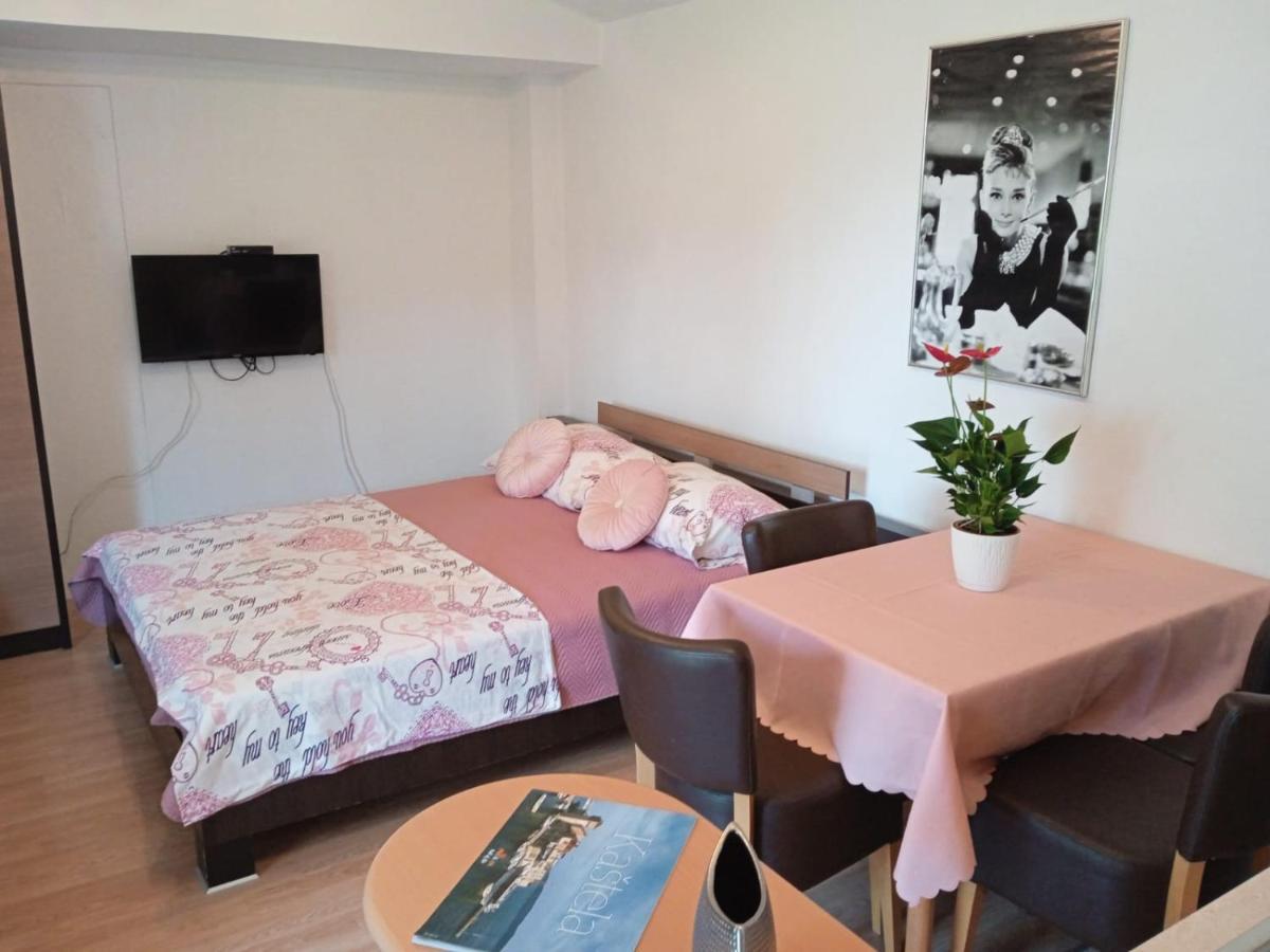 Pelivan Apartments Kaštela Kültér fotó