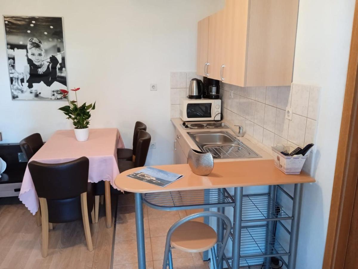 Pelivan Apartments Kaštela Kültér fotó