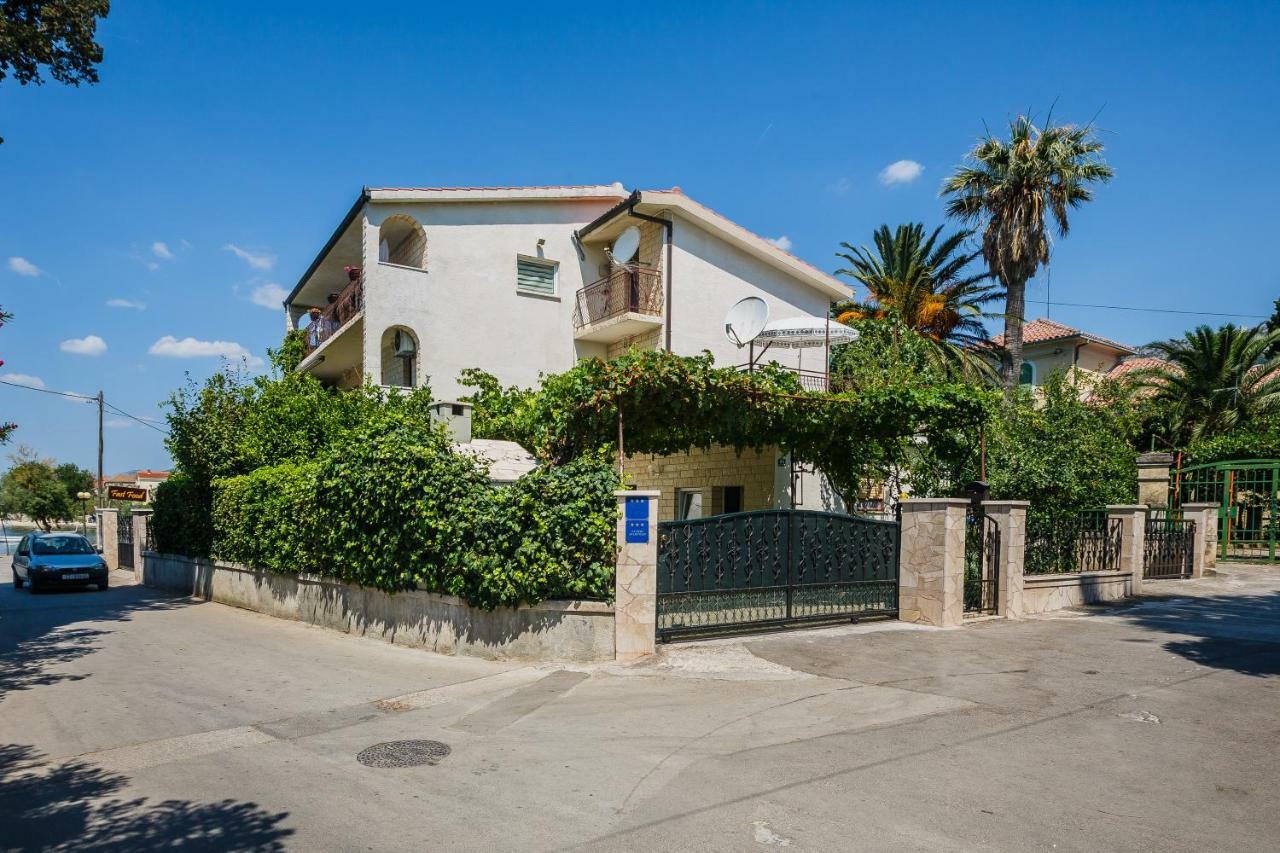 Pelivan Apartments Kaštela Kültér fotó